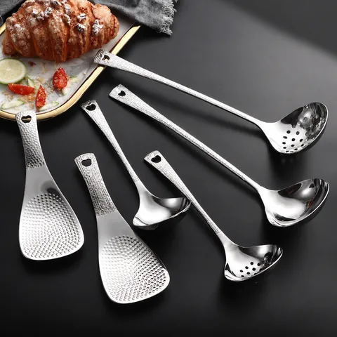 Set di Cucchiai da Zuppa Martellati in Acciaio Inossidabile Cucchiaio da Cucina e Scolapasta con Foro per Appendere a Forma di Cuore Casa Ristorante
