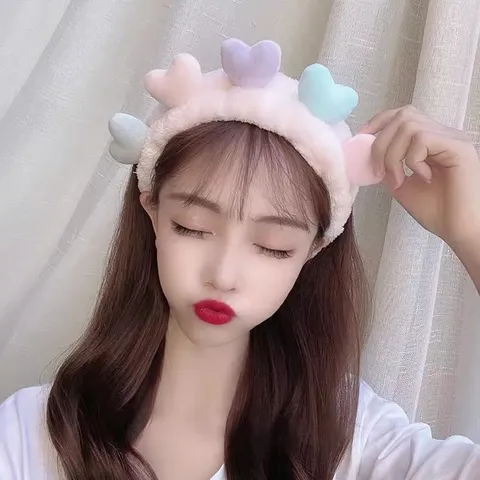 Lindo Diadema De Peluche Para Mujeres Maquillaje Lavado De Cara Suave Forro Polar Coral Banda Para El Cabello Con Diseño De Corazón De Amor Colorido