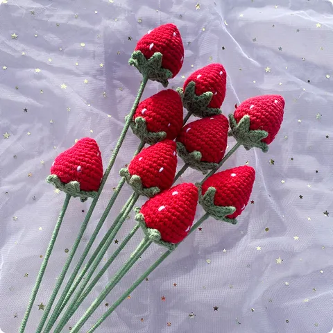 Bouquet di Fragole in Lana Lavorata a Maglia a Mano Fiore Artificiale Uncinetto Decorazione per la Casa Regalo di Compleanno