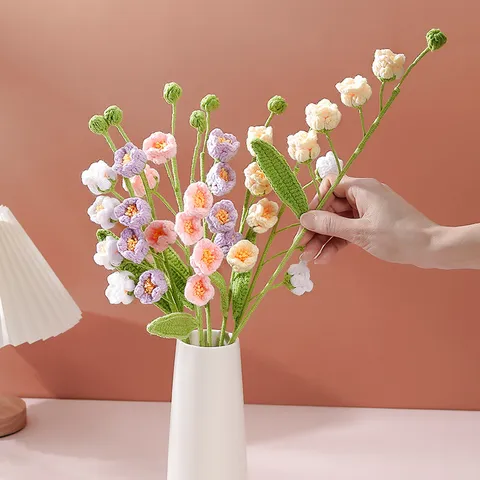 Bouquet di Fiori di Mughetto all'Uncinetto Fatto a Mano Rametto di Pianta Artificiale Lavorato a Maglia Decorazione per la Tavola di casa Regalo di Compleanno
