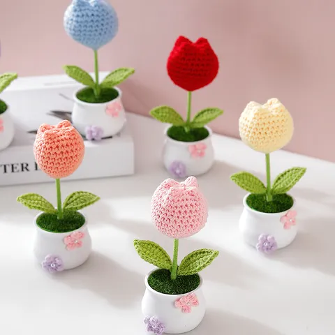 Pianta in Vaso di Tulipani All'Uncinetto Fatta a Mano Fiore Artificiale Scrivania Auto Arredamento Casa Regalo