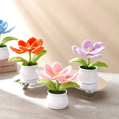 Pianta in Vaso di Tulipo a Uncinetto Fatta a Mano Fiore Artificiale Ornamentale per Tavolo Auto Decorazione