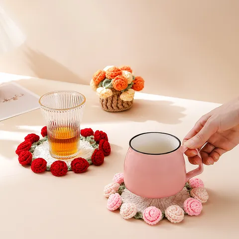 Sottobicchiere in Lana Lavorata a Mano Fiore di Rosa Creativo Carino Uncinetto Tappetino da Tavola Isolamento Termico Cuscino per Tazza