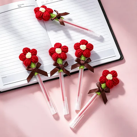 Penna Gel Creativa all'Uncinetto con Fiore Rosso Regalo per la Festa dell'Insegnante Penna Firma Carina con Borsa Regalo Cancelleria