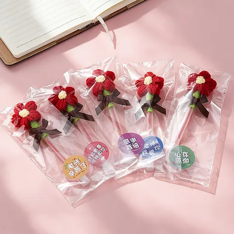 Penna Gel Creativa all'Uncinetto con Fiore Rosso Regalo per la Festa dell'Insegnante Penna Firma Carina con Borsa Regalo Cancelleria