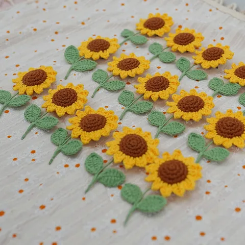 Spilla Girasole Lavorata a Mano Filato Spilla Fiore Uncinetto Ornamento Appeso Accessori Moda Per Donna Uso Quotidiano