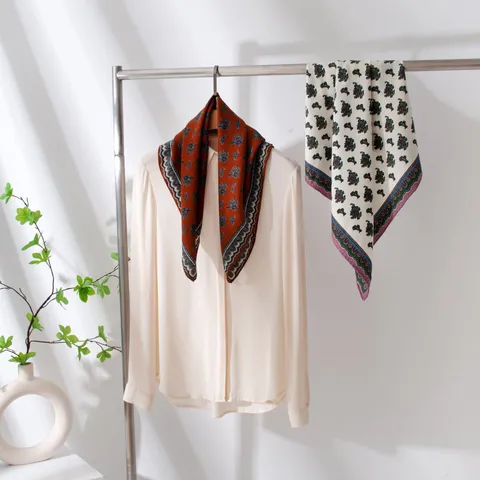 Mujer Moda Estampado Paisley Pañuelo Cuadrado Elegante Mezcla de Lana Viajes Pañuelo Versátil Chal Cálido de Invierno
