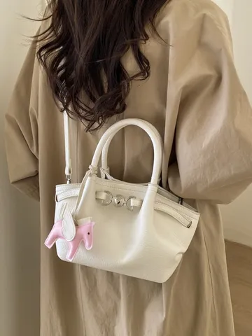 Einfarbig PU Leder Eimerbeutel Minimalistischer Schulter Handtasche Mit Metall Schloss Und Pferd Anhänger Mode Damen Henkeltasche