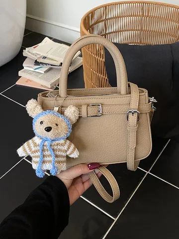 Damen PU Leder Umhängetasche mit Bärenanhänger Kleine Quadratische Handtasche