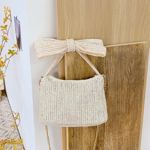 Damen Gewebte Stroh Umhängetasche Große Schleife Metallkette Crossbody Handtasche Lässig Sommer Urlaub Strandtasche