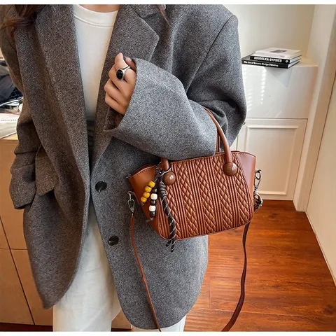 Damen Vintage Gewebe Textur Eimer Beutel Casual PU Leder Handtasche Umhängetasche Mit Perlenanhänger