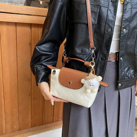 Damen Nylon Umhängetasche Teigtasche Leichte Lässige Kleine Schulter Handy Tasche Mit Süßem Anhänger Modische Handtasche Geldbörse