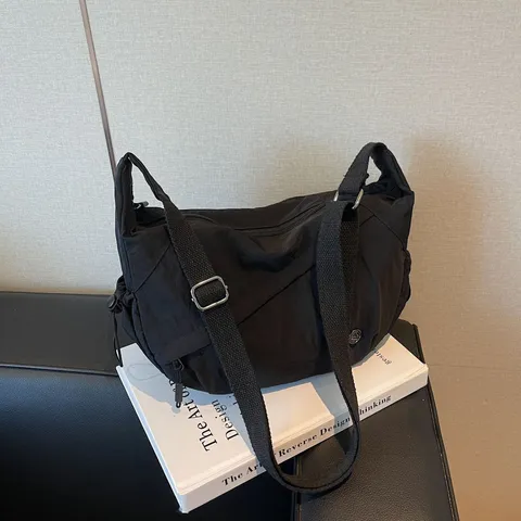 Wasserdichte Lassige Nylon Umhängetasche Vielseitige Pendler Mode Halbmond Dumpling Tasche Einfache Tägliche Schultertasche
