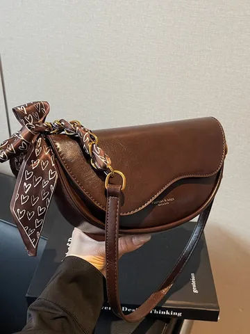 Minimalistisches PU Leder Satteltasche Für Damen Mode Umhängetasche Kleine Schutztasche Mit Kette Schal Dekoration Lässig Täglich