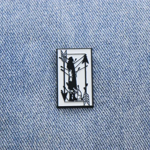 Vintage Zwart En Wit Tarotkaart Negen Van Zwaarden Broche Speld Legering Mysterieus Emaille Badge Voor Kleding Tas Sieraden Cadeau