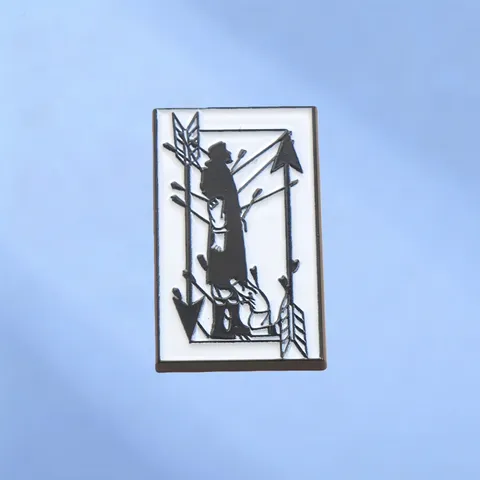 Vintage Zwart En Wit Tarotkaart Negen Van Zwaarden Broche Speld Legering Mysterieus Emaille Badge Voor Kleding Tas Sieraden Cadeau