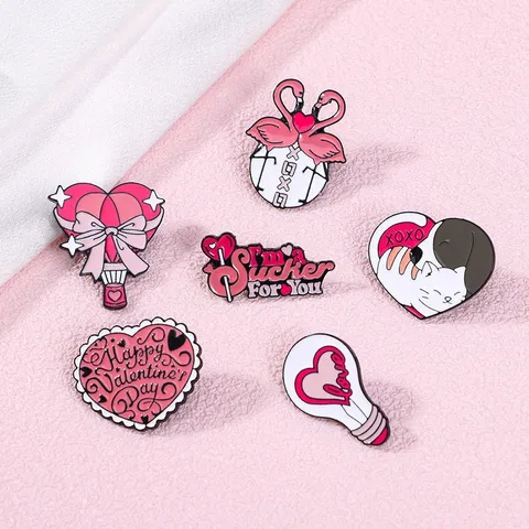 Broche en Alliage Émaillé Saint-Valentin Design Chat Flamant Rose Cœur Badge Rose Doux Accessoires de Bijoux Unisexe