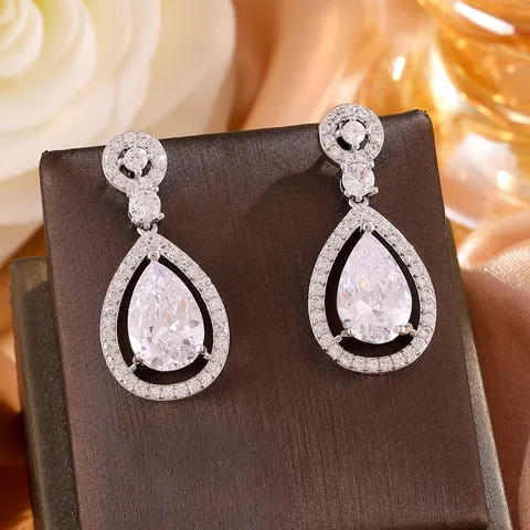 Elegante Koperen Peervormige Waterdruppel Oorbellen Voor Vrouwen Strass Pavé Opengewerkt Huwelijk Feest Sieraden
