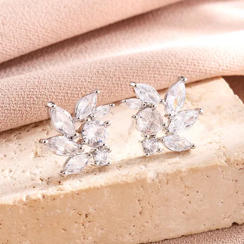 Prachtige Strass Oorknopjes Voor Vrouwen Koreaanse Mode Platina Verguld Koper Kleine Marquise Geslepen Bloem Blad Ontwerp Oorbellen Party Sieraden