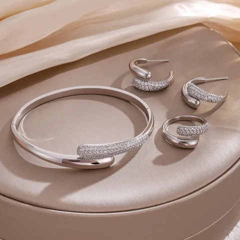 Luxe Verguld Koper C-Vormig Strass Sieradenset Voor Dames Open Armband Ring Oorbellen Bruiloft Feest Mode Sieraden