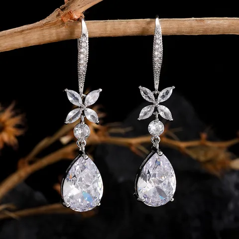 Lange Waterdruppel Klavertje Vier Zirconia Hanger Oorbellen Voor Vrouwen Elegant Verguld Koper Strass Bruiloft Feest Sieraden