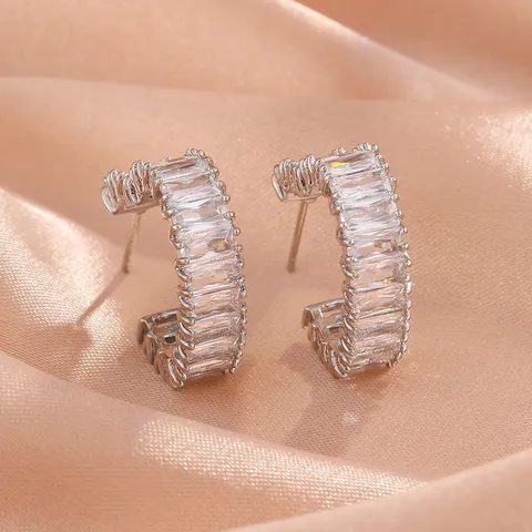Lichte Luxe C-Hoop Zirconia Oorknopjes Voor Vrouwen Koper Verguld Baguette Geslepen Geometrische Mode Sieraden