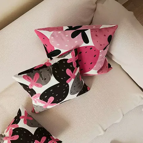 Strawberry Cartoon Print Plush Decorative Sofa Throw Pillow Cover Cute Cartoon Style Home Decor Cushion