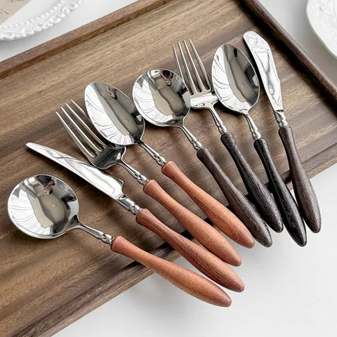 Posate in Acciaio Inossidabile 304 Retro Lusso Leggero Con Manico in Legno Coltello da Bistecca Forchetta Cucchiaio da Zuppa