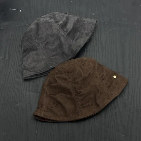 Women Retro Pleated Bucket Hat Vintage Minimalist Cotton Warm Sunshade Solid Color Autumn Winter Fisherman Hat Metal Label Decor