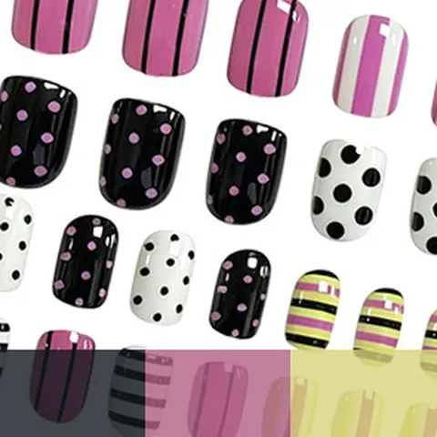 Faux Ongles à Presser Carré Court pour Femmes Style Doux et Cool Bloc de Couleur Rayé à Pois Ongles en ABS Avec Colle et Lime