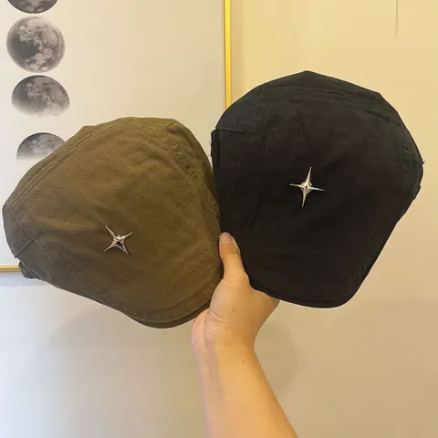 Gorra Plana de Algodón Tejido Boina Casual Transpirable Con Estrellas de Metal de Cuatro Puntas Estilo Callejero Newsboy para Hombres Mujeres