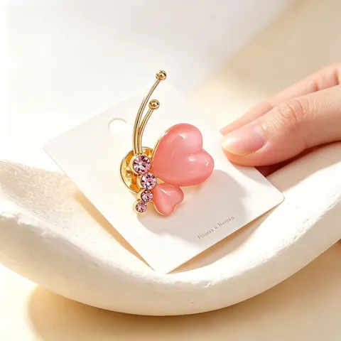 Exquisite Butterfly Brooch Rhinestone Alloy Anti-Glare Pin Fashion Elegant Suit Cardigan Accessories Jewelry For Women