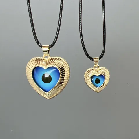 European American Fashion Copper Evil Eye Pendant Necklace For Women Heart Shaped Blue Eye Charm Jewelry