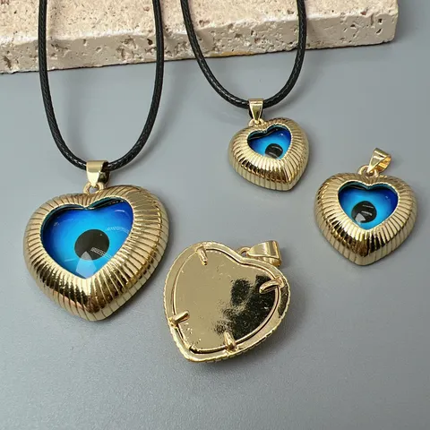 European American Fashion Copper Evil Eye Pendant Necklace For Women Heart Shaped Blue Eye Charm Jewelry
