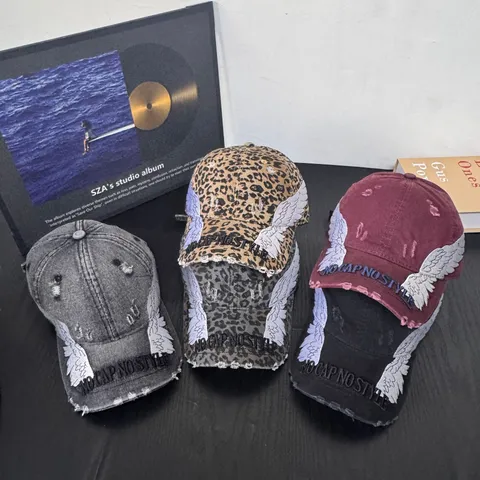 Gorra de Béisbol de Algodón Unisex Bordado de Alas Estampado de Letras Protección Solar Ajustable Sombrero Casual de Calle Para Hombres Mujeres