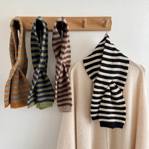 Koreanischer Stil Gestreifter Strickschal Damen Polyester Kontrastfarbe Kreuz Halswärmer Winter Warm Weicher Schal Für Den Alltag