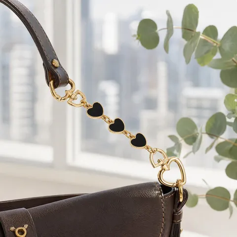 Fashion Light Luxury Heart Enamel Bag Hanging Chain Metal Heart Detachable Keychain Pendant For Women Bag Accessories