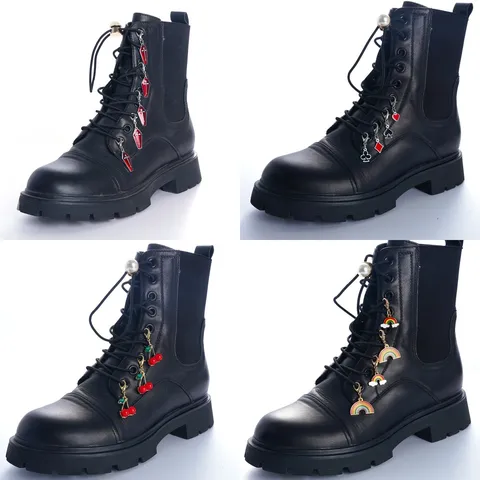 Retro Lega Strass Olio Goccia Ciliegia Bara Poker Arcobaleno Ciondoli Pendente Metallo Martin Stivale Gioielli Accessori