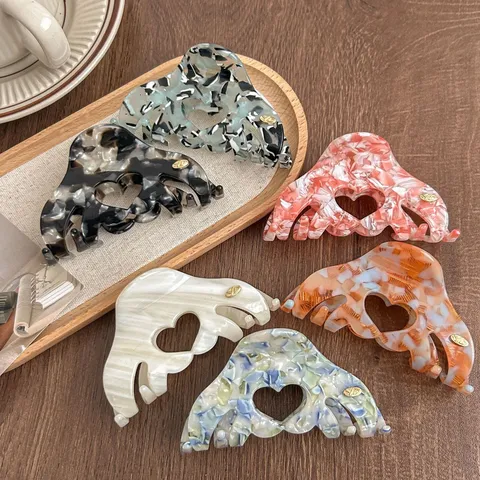 Korean Minimalist Acetate Hair Claw For Women Elegant Hollow Heart Hair Clip Versatile Shark Clip Fashion Hair Accessories