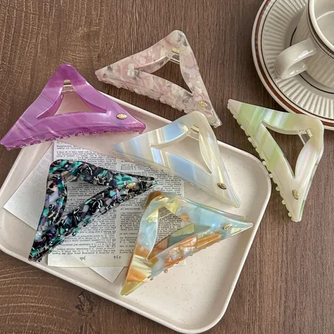 Retro Acetate Triangle Hair Claw Large Geometric Shark Clip Elegant Hair Styling Accessory For Women Daily Hair Catch