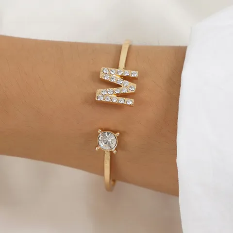 Bracciale Aperto in Lega Placcata Oro Minimalista Con Lettera Strass Cristallo Bracciale Aperto Gioielli di Moda Per Donne