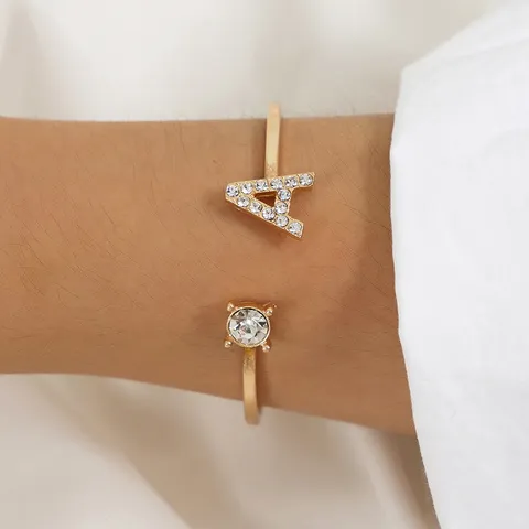 Bracciale Aperto in Lega Placcata Oro Minimalista Con Lettera Strass Cristallo Bracciale Aperto Gioielli di Moda Per Donne