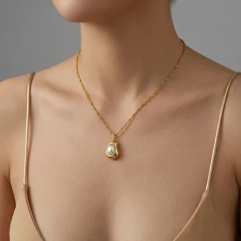 Collier avec Pendentif en Perle Artificielle Irrégulière en Acier Inoxydable pour Femme Chaîne de Clavicule Plaquée Or Bijoux Minimalistes