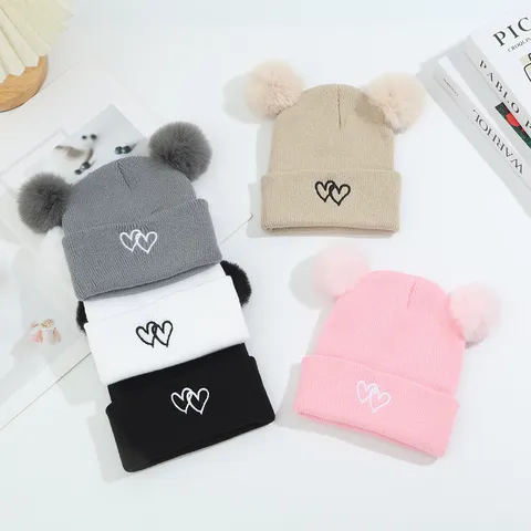 Lindo Gorro de Punto para Bebé Pompones Dobles Gorro de Invierno Cálido Bebé Bordado de Doble Corazón Gorro Térmico Para Niños
