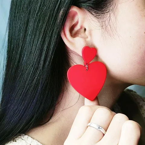 Valentine Day Big Heart Acrylic Stud Earrings Minimalist Spray Painted Geometric Love Heart Ear Jewelry Gift For Women