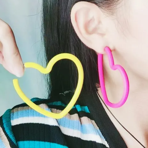 Acrylic Love Heart Dangle Earrings Sweet Simple Painted Heart Ear Studs Fashion Jewelry Gift For Women