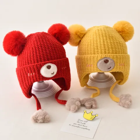 Lindo Bebé Invierno Cálido Gorro de Punto Oso Bordado Pompones Dobles Protección de Oídos Bebé