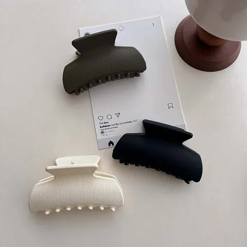 Chic Pince à Cheveux en Plastique Mat Femmes Mode Géométrique Accessoires de Cheveux Taille Moyenne Antidérapant Griffe