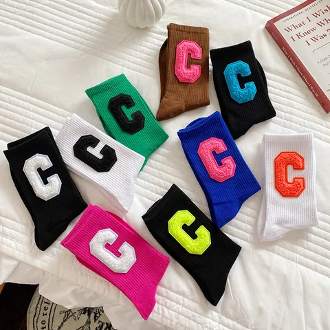 Chaussettes Slouch en Coton Décontractées Automne Hiver pour Femmes Chaussettes Mi-Tube Chaudes avec Broderie de Lettres