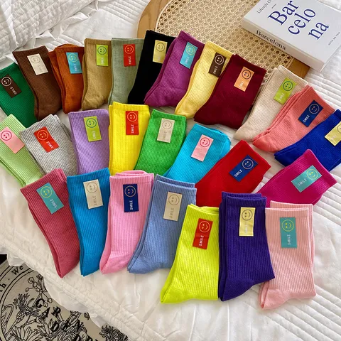 Chaussettes Mi-Hauteur Décontractées pour Femmes Mignon Smiley Étiquette en Tissu Tricot Coton Chaussettes Empissées Quotidiennes